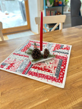 Load image into Gallery viewer, Strippy Table Topper Printable Tutorial - PDF Instant Download
